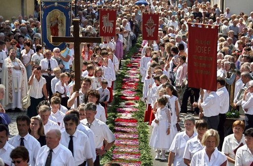An Fronleichnam machen einige katholische Kirchengemeinden Prozessionen. Foto: dpa