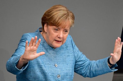 Angela Merkel im Bundestag – die kurzen Fragen der Abgeordneten dürften sie kaum aus dem Konzept bringen. Foto: AFP