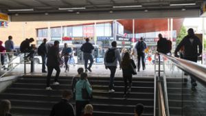 Der 33-Jährige hat zwei  unbekannte Passanten in der Talstraße in der Nähe des Böblinger Bahnhofs verbal angegriffen (Symbolbild). Foto: factum//Simon Granville