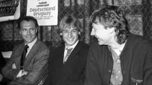 Ein Bild aus dem Jahr 1990: Franz Beckenbauer (li.) mit Jürgen Klinsmann und Guido Buchwald (re.). Foto: imago/Sportfoto Rudel