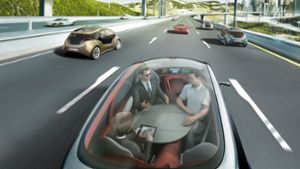 So wie in dieser Studie von Bosch könnte das autonome Fahren einmal aussehen. Die Ausrüstung ist allerdings so teuer, dass sie sich zunächst wohl nur für Mietautos im Dauereinsatz lohnen wird. Foto: Bosch
