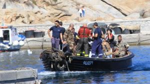 20 Monate mussten die Angehörigen von zwei „Costa Concordia“-Opfern auf Gewissheit warten. Nun haben Taucher vermutlich die beiden noch Vermissten gefunden. Ein DNA-Test soll Gewissheit bringen. Foto: dpa