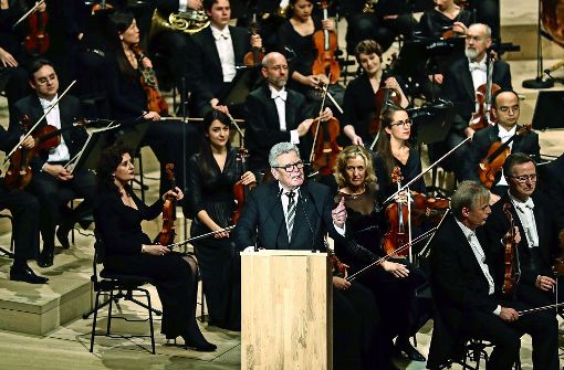 „Amphitheater der Tonkunst“ nennt Bundespräsident Gauck beim Eröffnungskonzert die Elbphilharmonie Foto: dpa