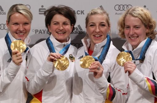 Die deutschen Gold-Damen (v. l.): Stephanie Beckert, Daniela Anschütz-Thoms, Anni Friesinger-Postma and Katrin Mattscherodt.  Foto: dpa