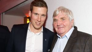 VfB-Aufstiegs-Trainer unter sich: Hannes Wolf (links) und Jürgen Sundermann. Foto: Pressefoto Baumann