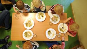 Schweinefleisch wird in evangelischen Kindertagesstätten in Leipzig nicht grundsätzlich vom Speiseplan gestrichen (Symbolbild). Foto: dpa