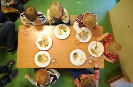 Schweinefleisch wird in evangelischen Kindertagesstätten in Leipzig nicht grundsätzlich vom Speiseplan gestrichen (Symbolbild). Foto: dpa