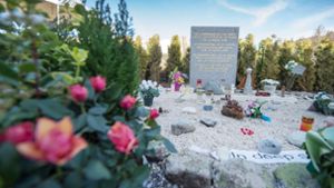 Eine Gedenkstätte für die Opfer des Flugzeugabsturzes des Germanwings Fluges 4U 9525 in Le Vernet, Frankreich. Foto: dpa