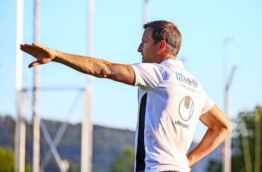 Trainer Ramon Gehrmann gibt die Richtung vor – und die Spieler ziehen mit. Foto: Baumann