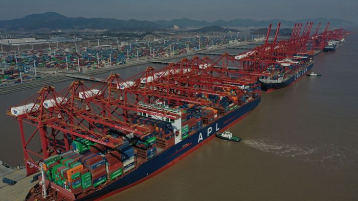 Chinas Außenhandel zieht unerwartet stark an