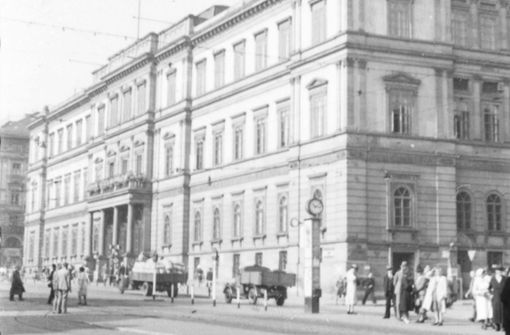 Das Kronprinzenpalais 1942, zwei Jahre vor seiner Zerstörung. Heute steht an dieser Stelle das Kunstmuseum. Weitere Fotos zeigt die Bilderstrecke. Foto: Stadtarchiv Stuttgart
