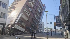 Viele Gebäude in Hualien im Osten Taiwans wurden durch das Erdbeben beschädigt. Foto: -/TVBS via AP/dpa