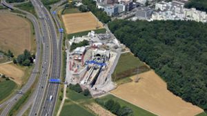 Auf den Fildern wird für das Bahnprojekt Stuttgart 21 gearbeitet (im Bild das Filderportal neben der A8). Nun sind bei Grabungen Hinweise auf ein Kleingräberfeld aufgetaucht. Foto: Archiv Sägesser