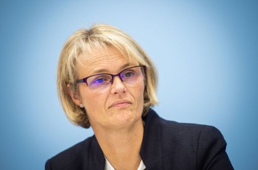 Anja Karliczek muss sich Fragen zu ihrer Amtsführung gefallen lassen. Foto: dpa/Arne Immanuel Bänsch