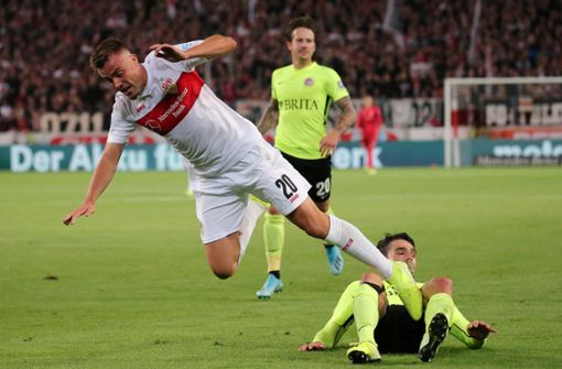 Sturzflug: Der VfB hat das Hinspiel im Oktober gegen Aufsteiger SV Wehen Wiesbaden verloren. Foto: Baumann