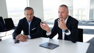 Hannes Ametsreiter (Vodafone, links) und Andreas Schierenbeck (Thyssen-Krupp) in Deutschlands höchstem Büro. Foto: Ralf Graner