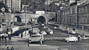 1958 ist der mit zwei Röhren angelegte Wagenburgtunnel für Autos freigegeben worden – ein Jahr danach ist dieses Foto entstanden. Foto: Wibke Wieczorek