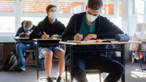 Der Schulunterricht in der Corona-Pandemie sieht anders aus, als noch zu Beginn des Schuljahres. (Symbolfoto) Foto: dpa/Rolf Vennenbernd