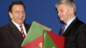 Der Basta-Bundeskanzler Gerhard Schröder verhandelte seine rot-grüne Koalition mit Joschka Fischer eher schnell. Foto: dpa/Andreas Altwein