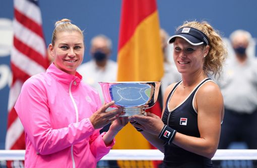 Laura Siegemund (rechts) hat bei den US Open in New York den Titel im Damen-Doppel gewonnen. Foto: AFP/AL BELLO
