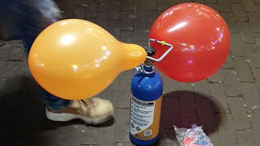 Lachgas, in Ballons abgefüllt, wird auch als Partydroge verwendet. Foto: d/Annette Birschel (Symbolbild)