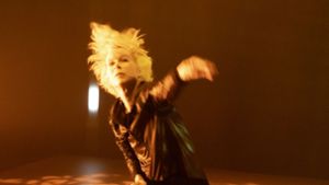 Louise Lecavalier (hier in ihrem Tanzstück „Stations“) erarbeitet ein Solo für das „Elements“-Programm von Gauthier Dance. Foto: André Cornellier/AC