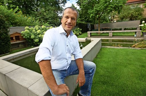Michael Hennrich sitzt am liebsten im heimischen Garten. Foto: Ines Rudel