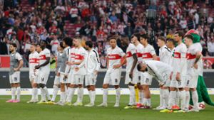Jubeln oder ärgern? Das Team des VfB Stuttgart wusste nach dem 3:3 gegen den 1. FC Heidenheim nicht so recht. Foto: Baumann/Volker Müller