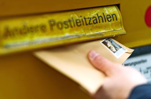 Das Briefkastennetz ist stabil, sagt die Post. Dennoch gibt es in Stuttgart immer wieder Ärger über abgebaute Kästen. Foto: dpa/Monika Skolimowska