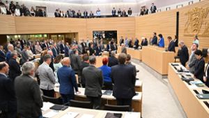 Stuttgarter Landtag: Gedenkminute für die Opfer des Anschlags der Hamas Foto: dpa/Bernd Weißbrod