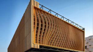 Die Bauweise des Baden-Württemberg Hauses auf dem Expogelände in Dubai ist den Holzhäusern aus dem Schwarzwald nachempfunden. Foto: Mladjan Sladakovic Foto:  