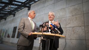 Einigkeit: Thomas Strobl (l.), Landesvorsitzender der CDU, und Winfried Kretschmann (r, Bündnis 90/Die Grünen) stellen die Punkte vor, in denen sich beide Parteien einig sind. Foto: dpa