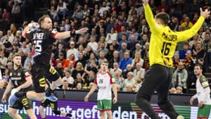 Sieg gegen Portugal: Das Handball-Nationalteam um Kai Häfner (links) besteht den letzten Test vor der EM. Foto: dpa/Frank Molter