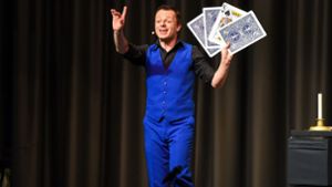 Preisgekrönter  Zauberkünstler und charmanter Entertainer:  Timo Marc. Foto: Kreiszeitung Böblinger Bote/Thomas Bischof