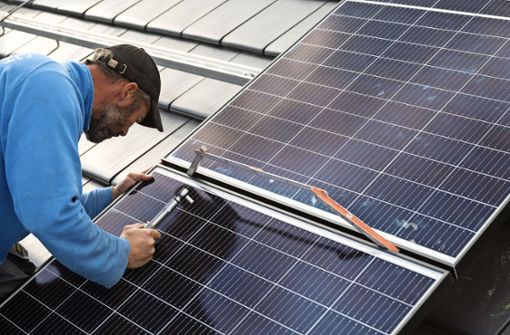 Langfristige Entscheidung:  Eine Solaranlage ist auf Jahrzehnte ausgelegt. Foto: dpa/Marijan Murat