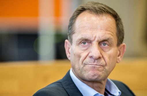 DOSB Präsident Alfons Hörmann will mehr Bundetrainer für die Leistungssportreform begeistern. Foto: dpa