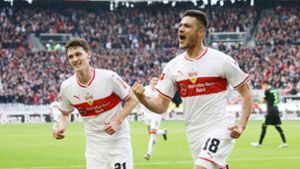 Jubel bei Benjamin Pavard (links) und Ozan Kabak vom VfB Stuttgart. Unsere Redaktion hat die Leistungen der VfB-Akteure wie folgt bewertet. Foto: Pressefoto Baumann
