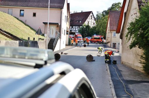Spurensuche der Feuerwehr nach einem Gasaustritt in Aspach Foto: 7aktuell.de/Kevin Lermer
