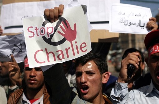 Weltweit, wie hier im Yemen, sind Menschen auf die Straße gegangen, um gegen die neue Ausgabe des Satiremagazins Charlie Hebdo zu protestieren. Foto: EPA