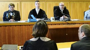 Das Heilbronner Schöffengericht mit Richter Norbert Winkelmann (2.von rechts) beschäftigt sich mit  den Millionenschäden einer beispiellosen Brandserie. Foto: dpa