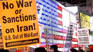 Für Frieden mit dem Iran haben am Mittwochabend  New Yorker demonstriert. Um das zu erreichen, kommt es nun entscheidend auf die diplomatischen Künste der Europäer an. Foto: AP/Frank Franklin II