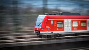 Der S-Bahn- und der Regionalverkehr ist bis Montag eingeschränkt. Foto: Lichtgut/Achim Zweygarth