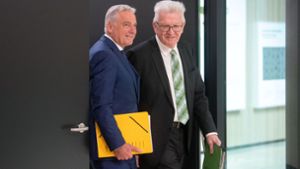 Thomas Strobl (CDU, l), Innenminister von Baden-Württemberg, und Winfried Kretschmann (Bündnis 90/Die Grünen). Foto: dpa