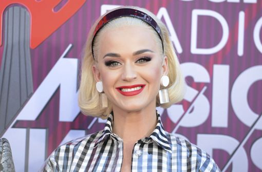 Katy Perry kennt man normalerweise nur perfekt gestylt, während der Corona-Zwangspause verzichtet auch sie auf Make-up. (Archivbild) Foto: dpa/Jordan Strauss