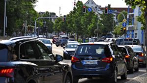 Das Bild ist Tag für Tag das gleiche: In der Stadtmitte von Wernau stockt der Verkehr in alle Richtungen. Foto: /Karin Ait Atmane