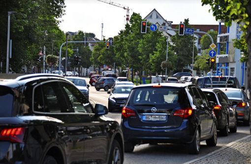 Das Bild ist Tag für Tag das gleiche: In der Stadtmitte von Wernau stockt der Verkehr in alle Richtungen. Foto: /Karin Ait Atmane