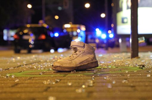 Nach einem Unfall, mutmaßlich verursacht durch ein illegales Autorennen, ist in Dresden ein sechsjähriger Junge gestorben. Foto: dpa/Roland Halkasch
