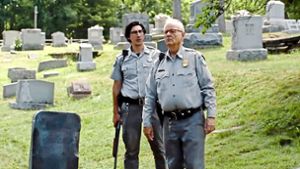 Bill Murray (re.) und Adam Driver müssen als Polizisten die konservative US-Provinz vor den wiederkehrenden Toten schützen. Foto: Universal