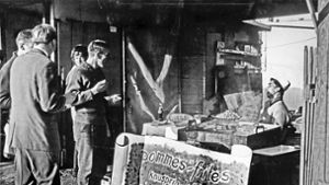 Udo Höroldt (rechts)  hat seine ersten Pommes an der Bolzstraße verkauft, ehe er 1964 in die   Calwer Straße umgezogen ist, um dort Burger zu braten. Foto: /Privat