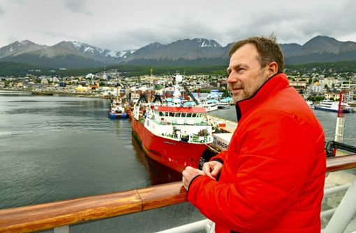 Jan Byrde im Hafen von Ushuaia: 125 Länder hat er gesehen oder ein paar mehr. An Bord stieg er auf zum Lektor und Kreuzfahrtdirektor Foto: Martin Wein